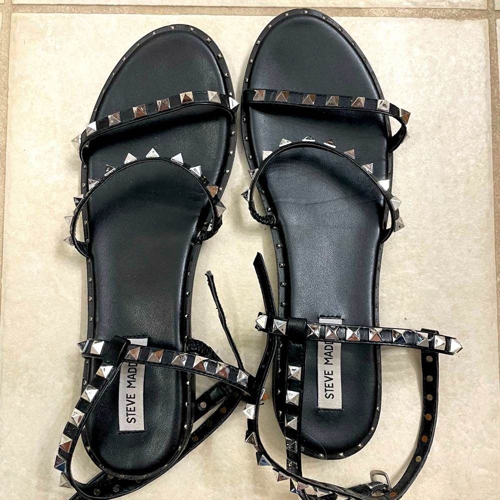 Black studded around the ankle sandals 🔥